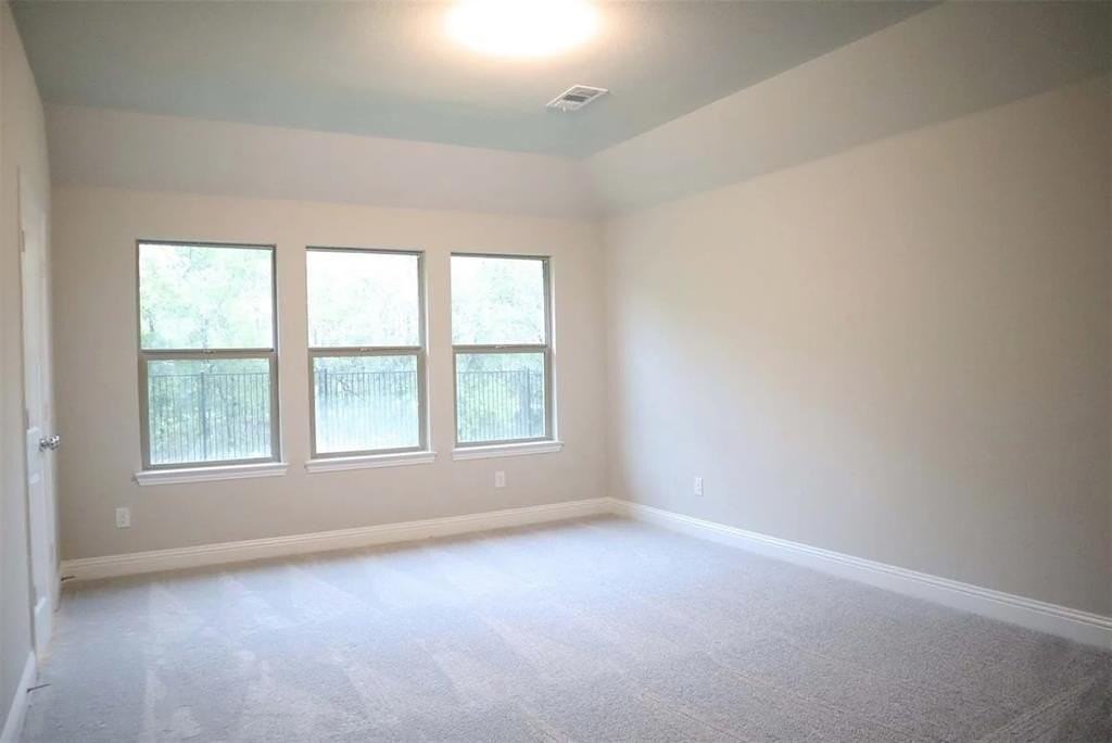 1135 Tiana St - Photo 6 of 12