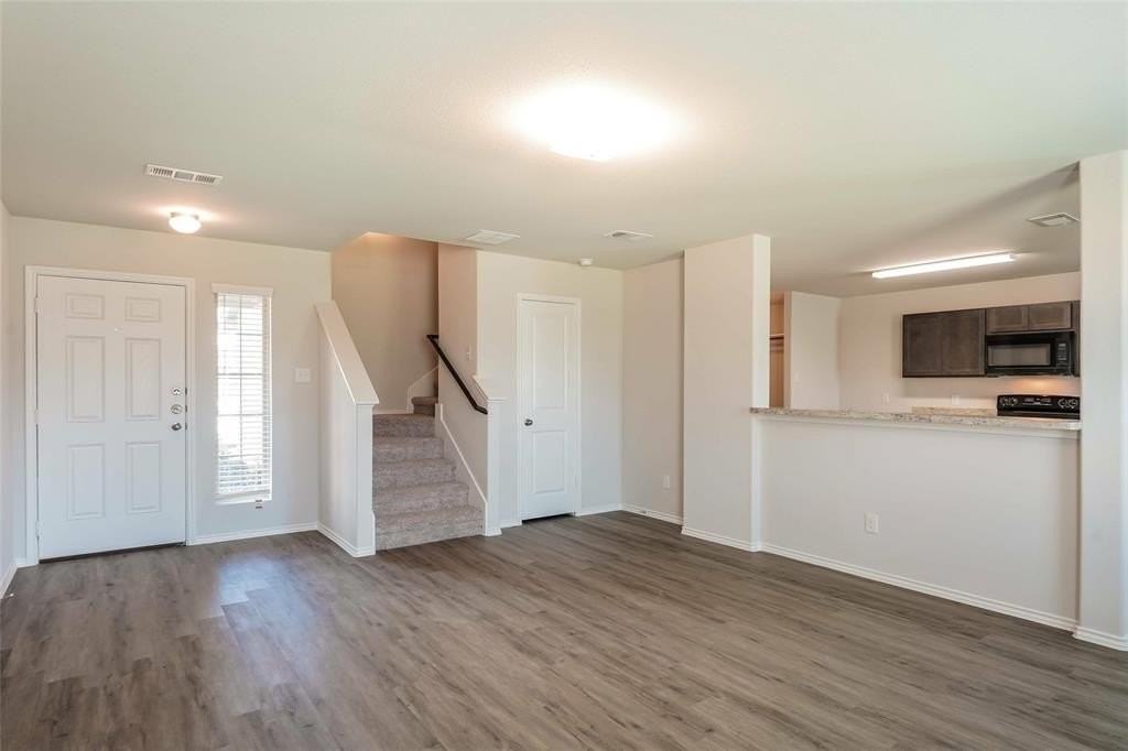 1407 Mark Ln - Photo 6 of 16