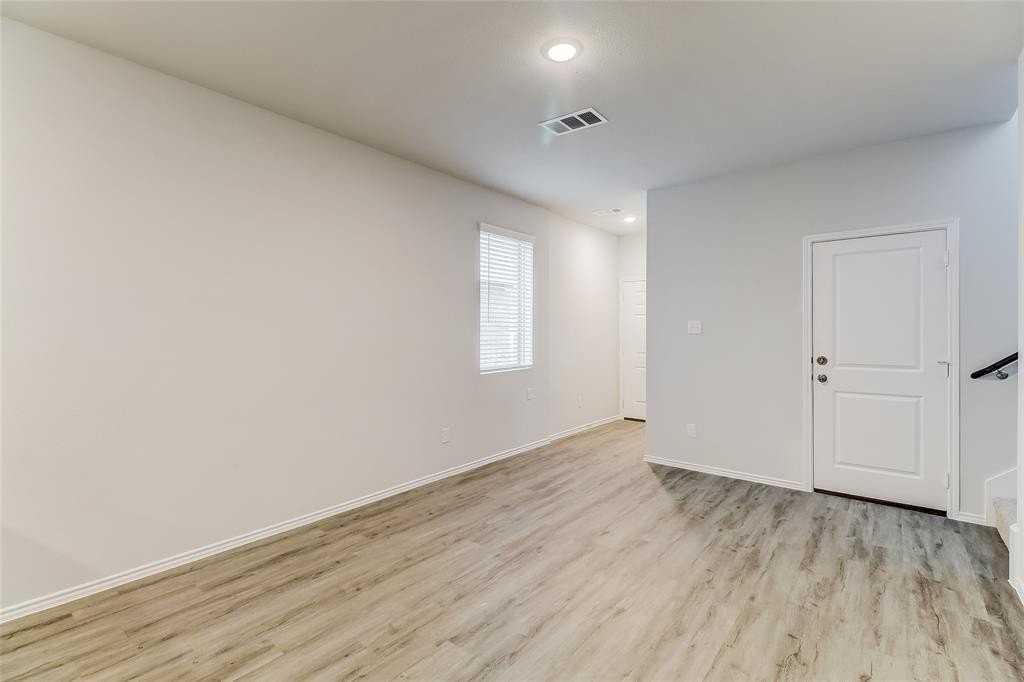 1411 Jonah Ln - Photo 6 of 16