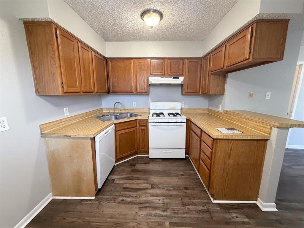 604 Walter Stephenson Rd #B - Photo 3 of 10