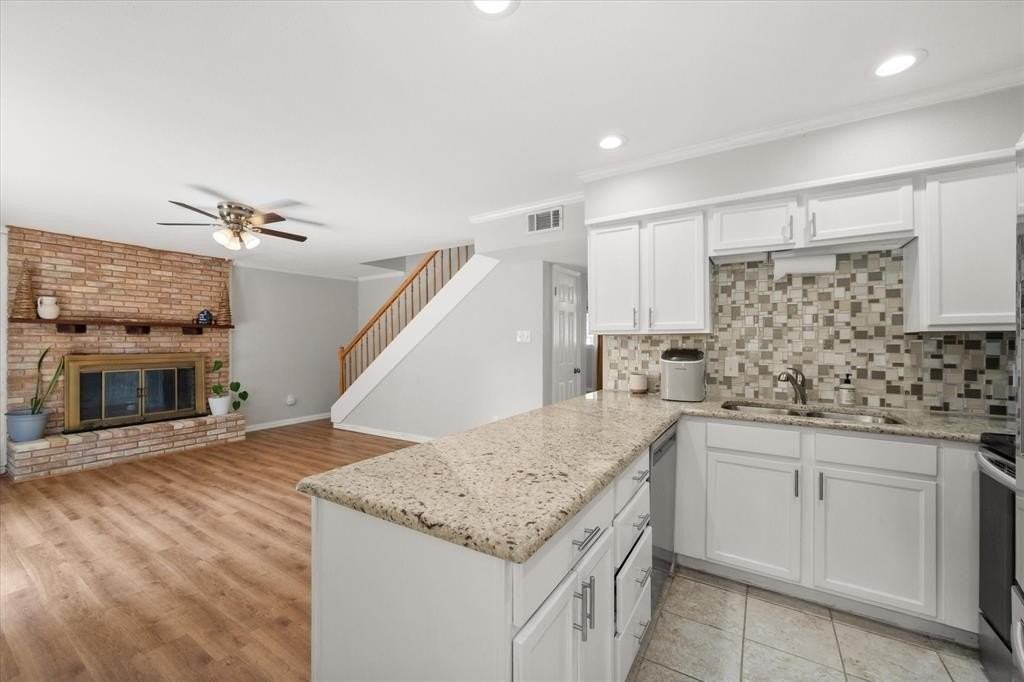 2402 Woodlawn Dr - Photo 2 of 18