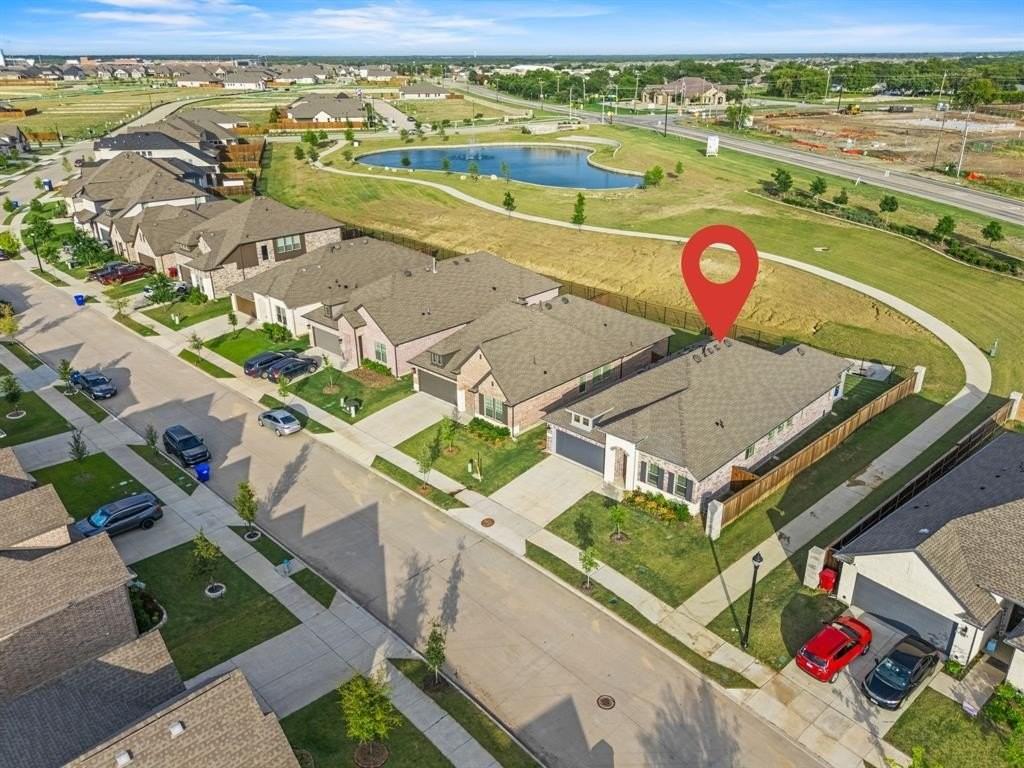 2102 Clear Water Way - Photo 2 of 32