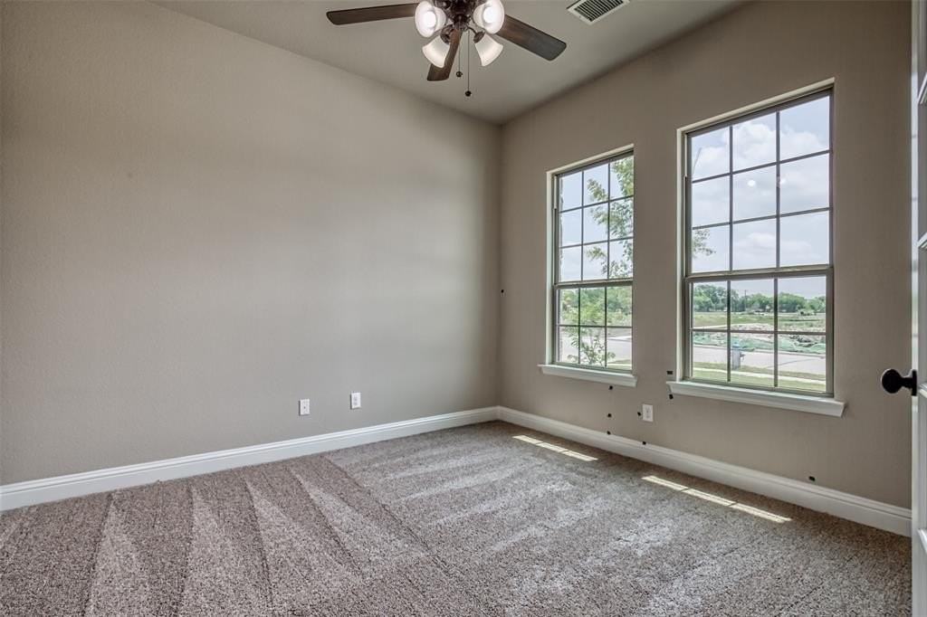 330 Sweetspire Dr - Photo 3 of 30