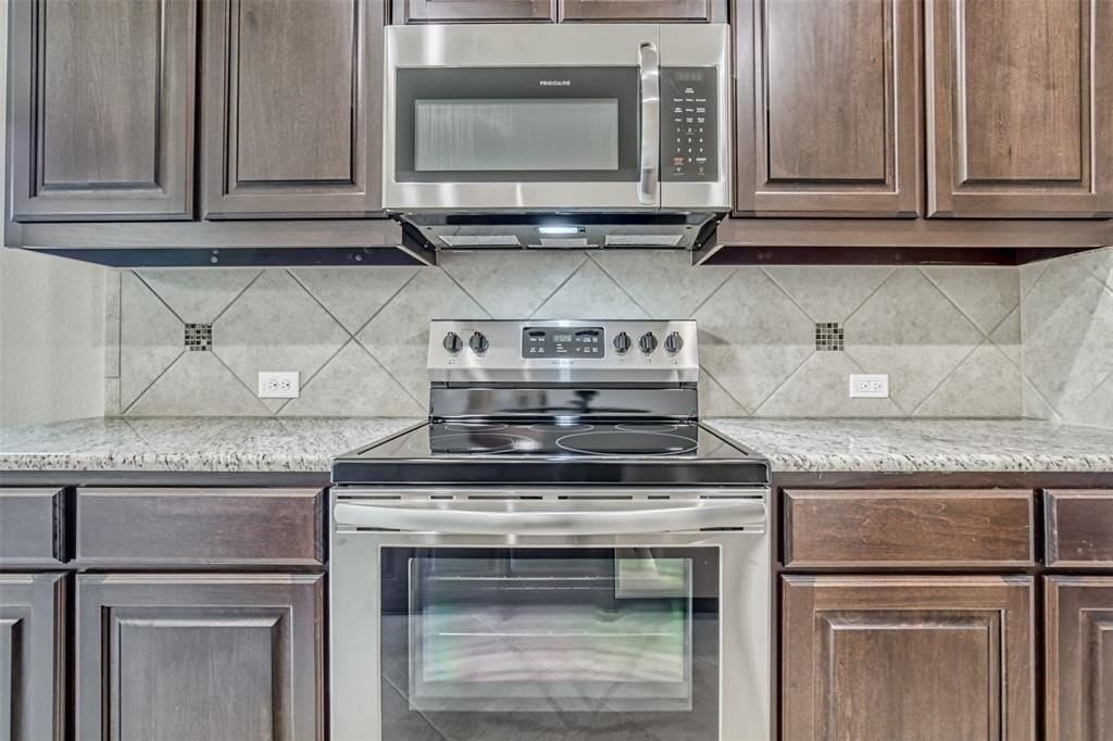 330 Sweetspire Dr - Photo 6 of 30