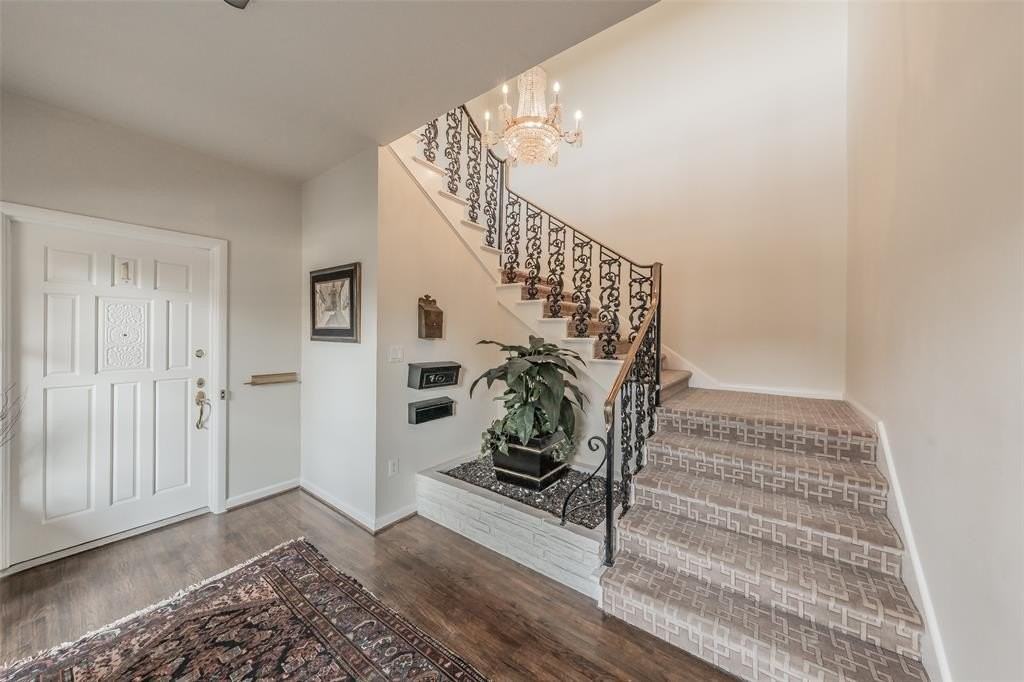 6205 Greenway Rd #6 - Photo 3 of 31