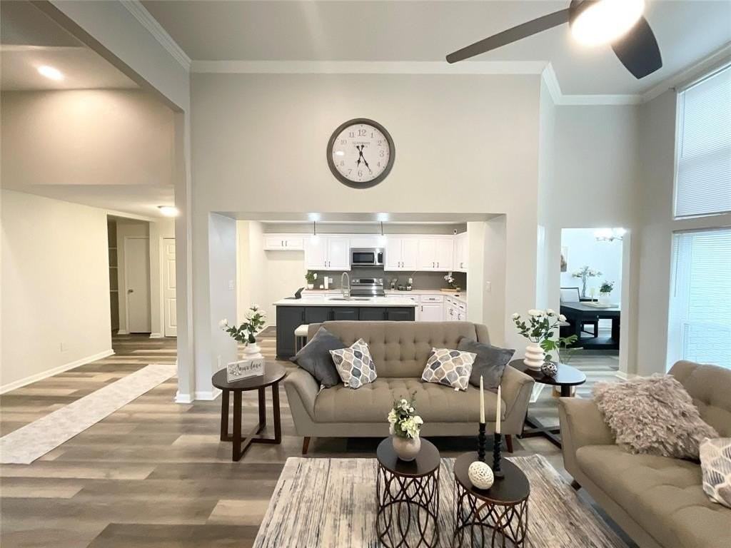 8701 Woodlake Dr - Photo 3 of 14