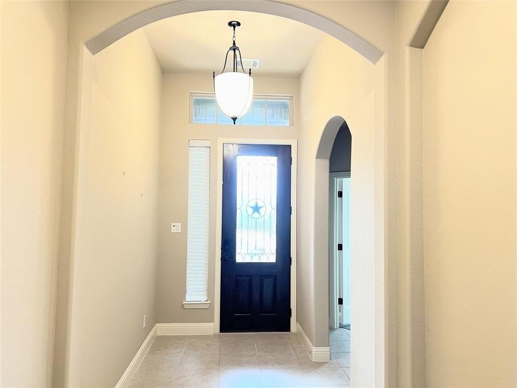 1001 Summer Ln - Photo 2 of 18