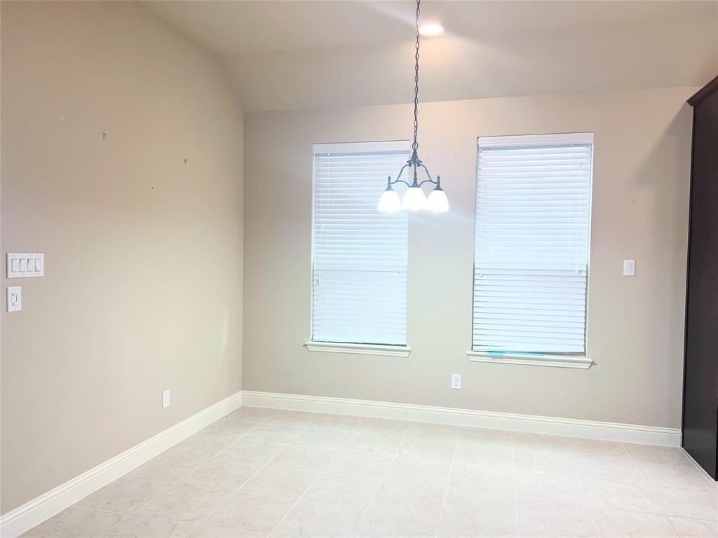 1001 Summer Ln - Photo 6 of 18