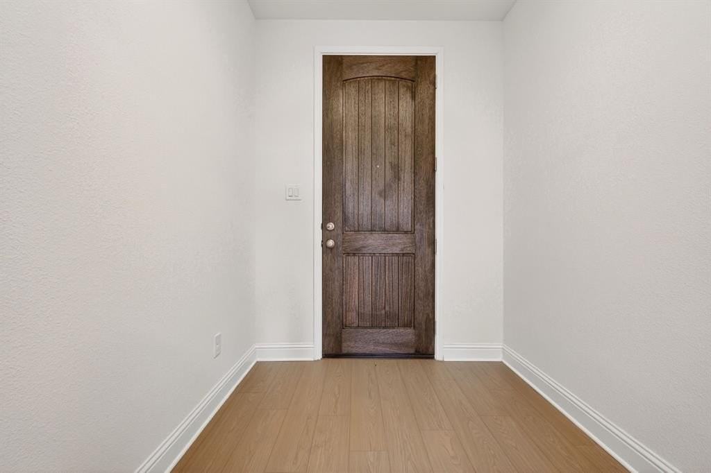 125 Gallegos Dr - Photo 4 of 34