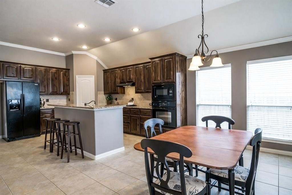 10436 Flat Creek Trl - Photo 7 of 19