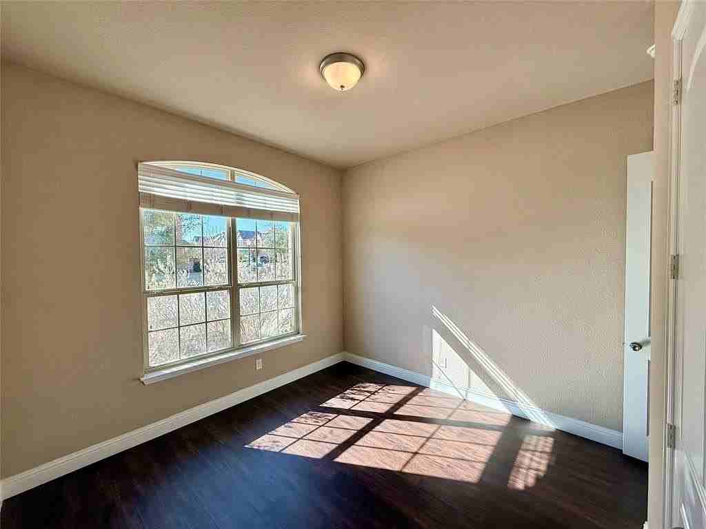 1805 Ryedale Dr - Photo 4 of 28