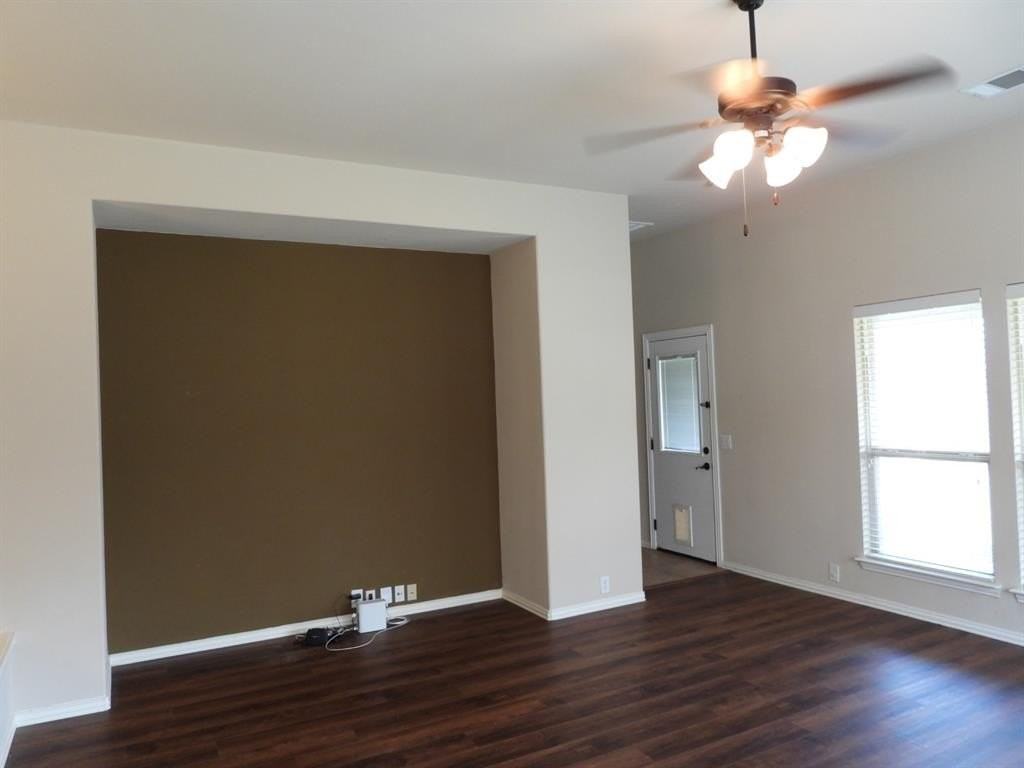 1311 Fox Glen Trl - Photo 3 of 18