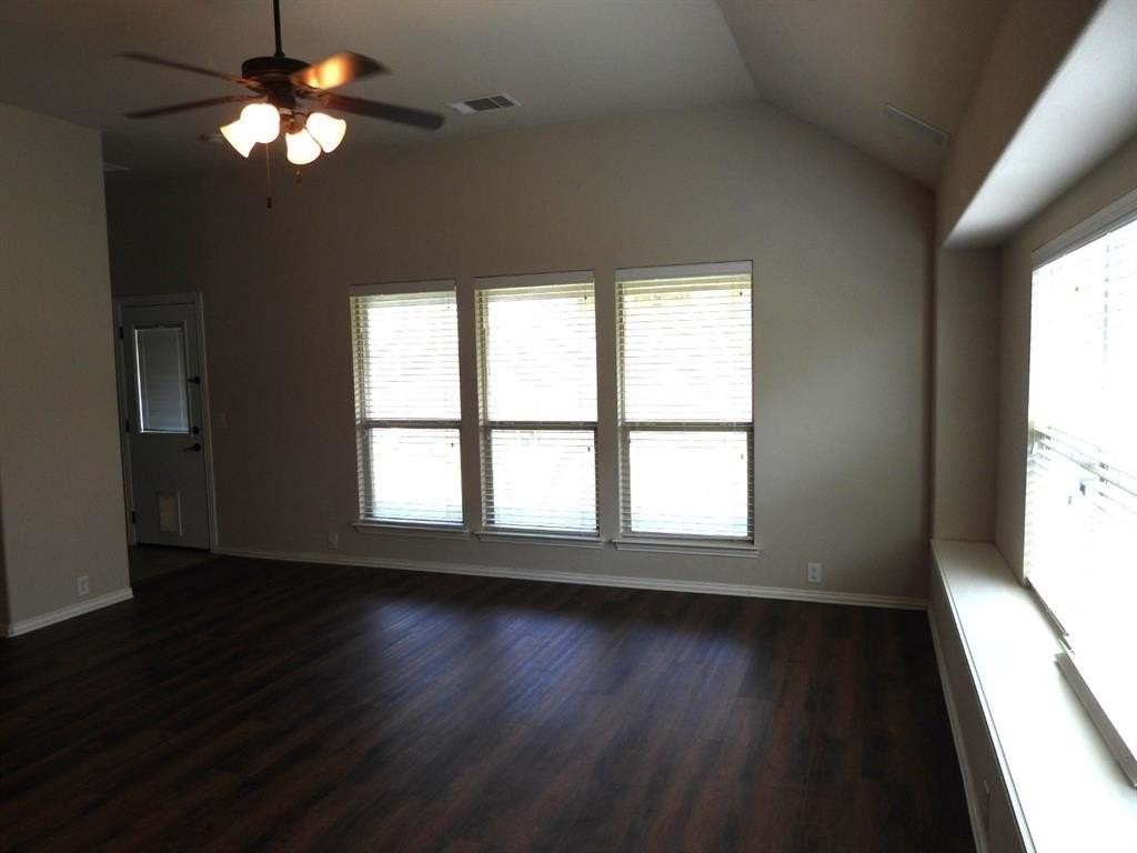 1311 Fox Glen Trl - Photo 4 of 18