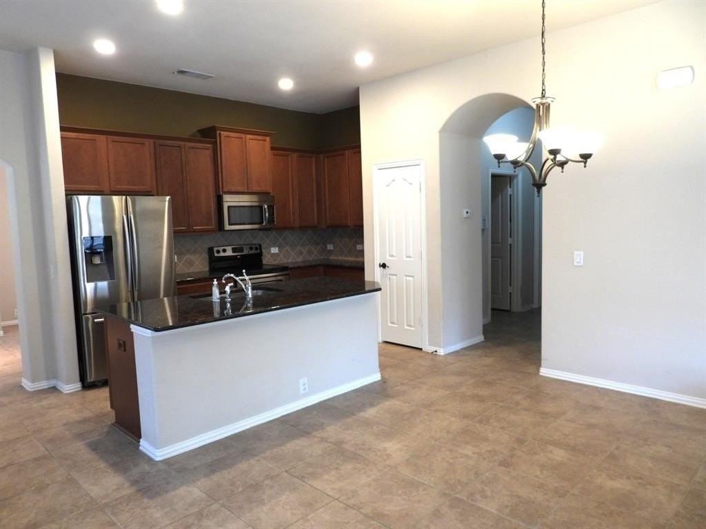 1311 Fox Glen Trl - Photo 5 of 18