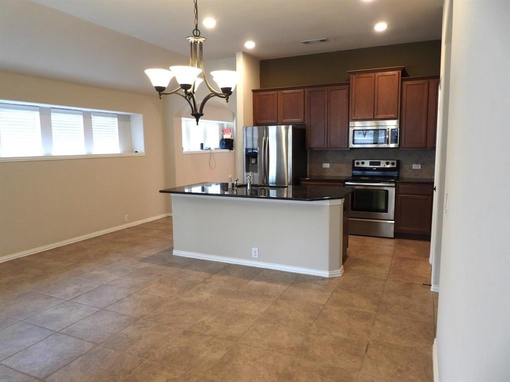 1311 Fox Glen Trl - Photo 6 of 18