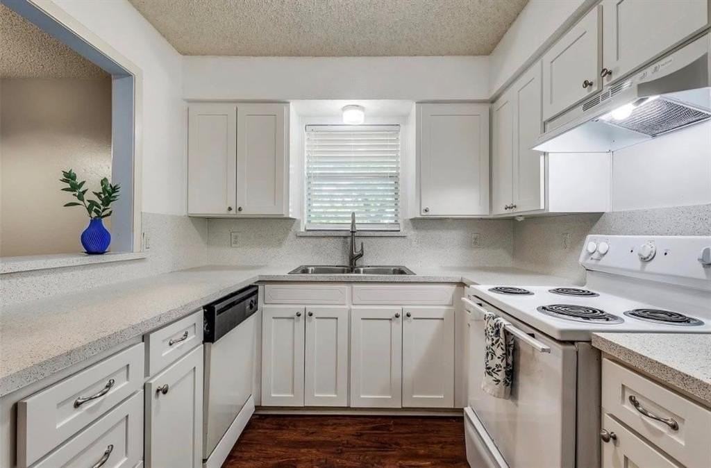 627 Texas St - Photo 4 of 10