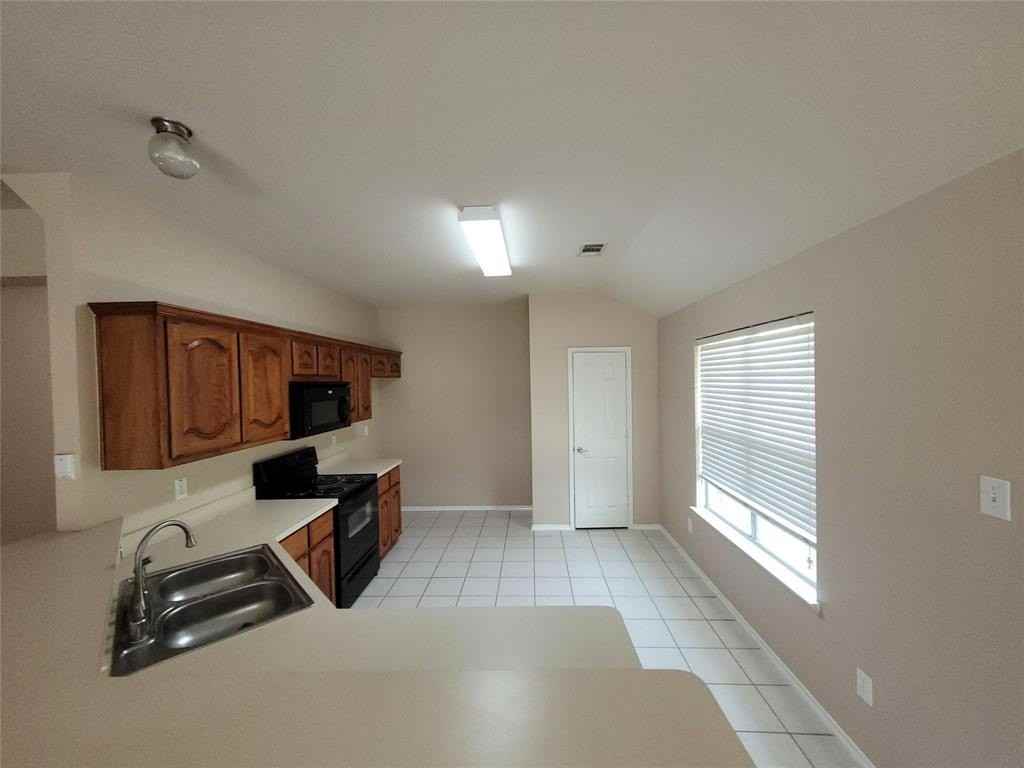 2851 Avery - Photo 3 of 15