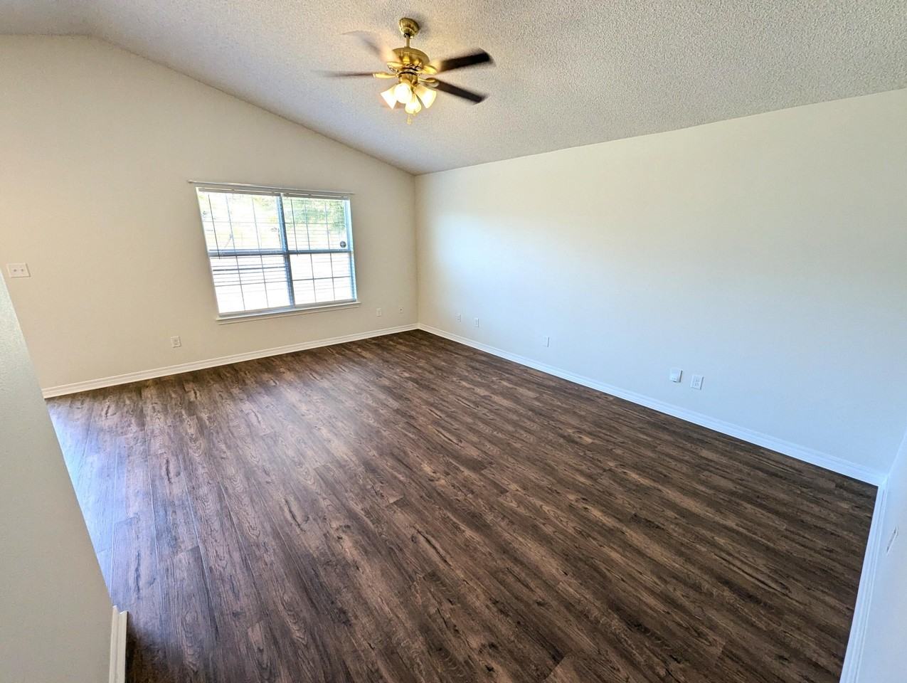 2001 Presidio St - Photo 2 of 26