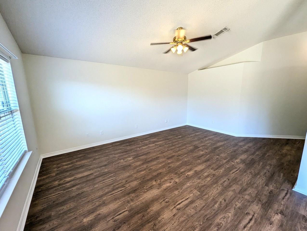 2001 Presidio St - Photo 3 of 26