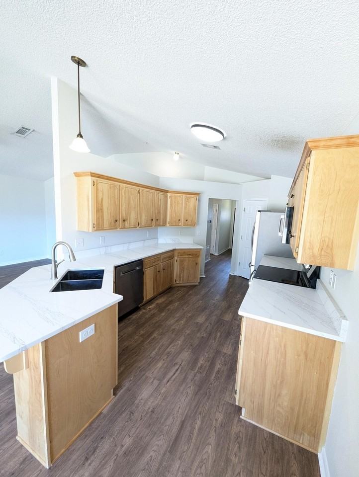 2001 Presidio St - Photo 5 of 26