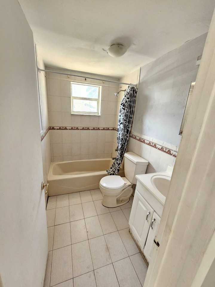 1036 Sw 2nd St #1 - Photo 2 of 5