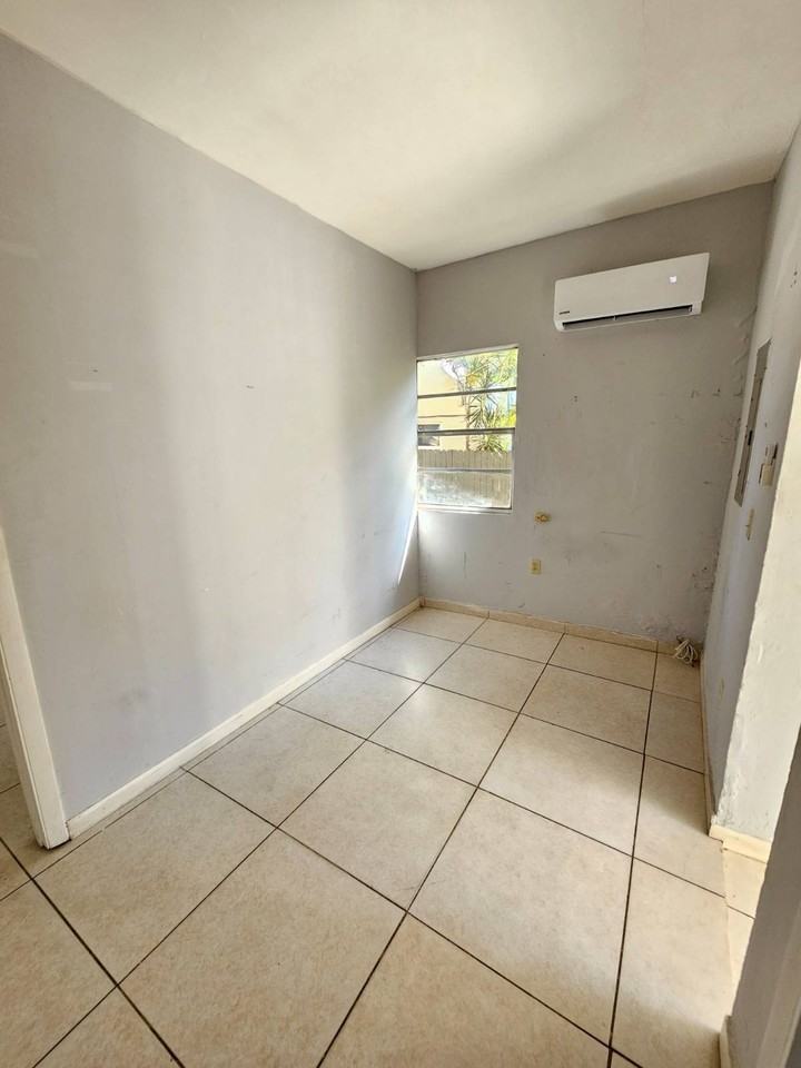 1036 Sw 2nd St #1 - Photo 4 of 5