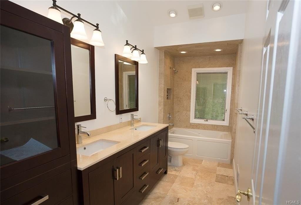 49 Soulice Pl - Photo 4 of 23