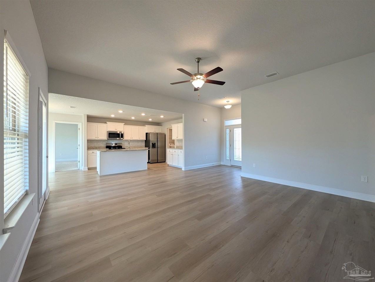 5693 Old Stone Blvd - Photo 6 of 43