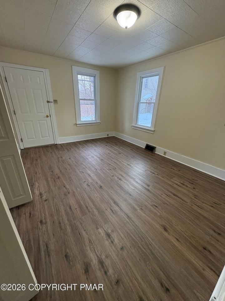 114 Knight St - Photo 2 of 12