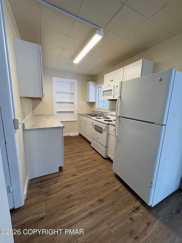 114 Knight St - Photo 4 of 12