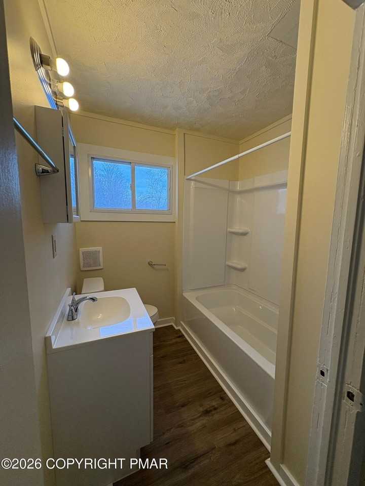 114 Knight St - Photo 6 of 12