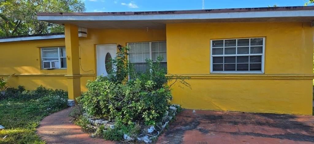 112 Newton Rd - Photo 2 of 31