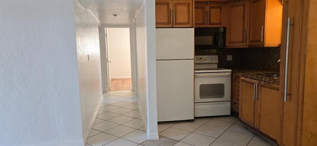 112 Newton Rd - Photo 7 of 31