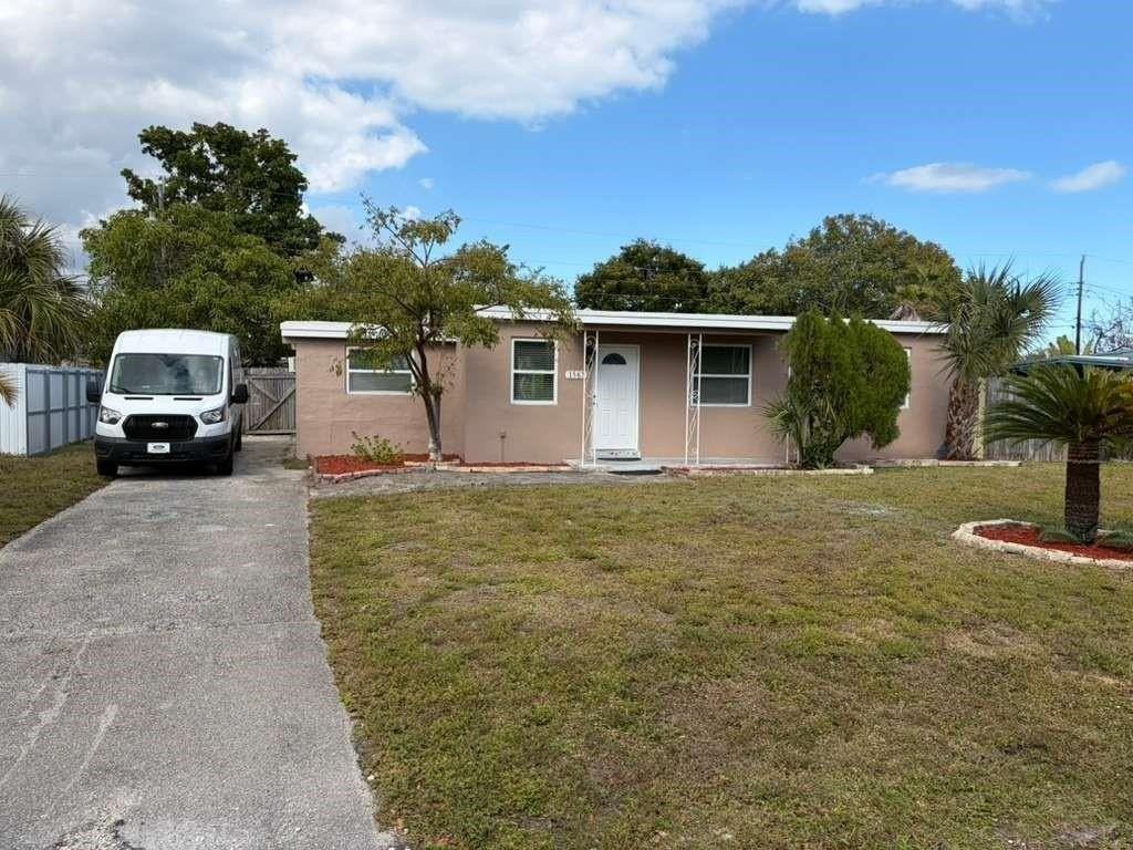 1563 Ne 51st St - Photo 4 of 17