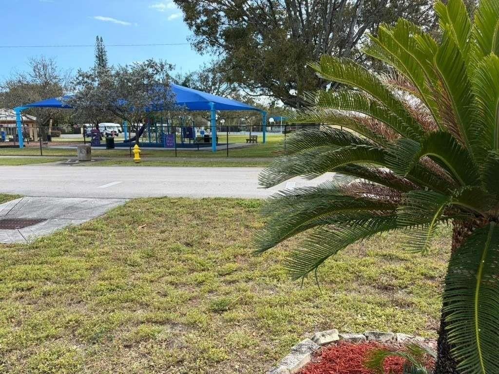 1563 Ne 51st St - Photo 5 of 17