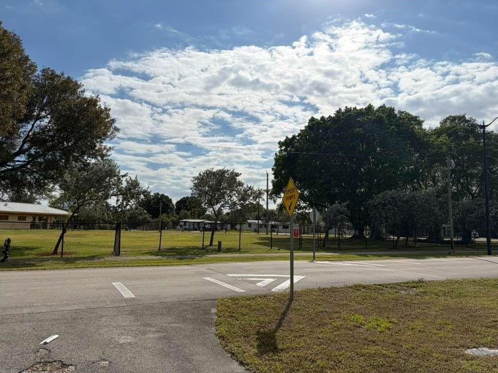 1563 Ne 51st St - Photo 6 of 17