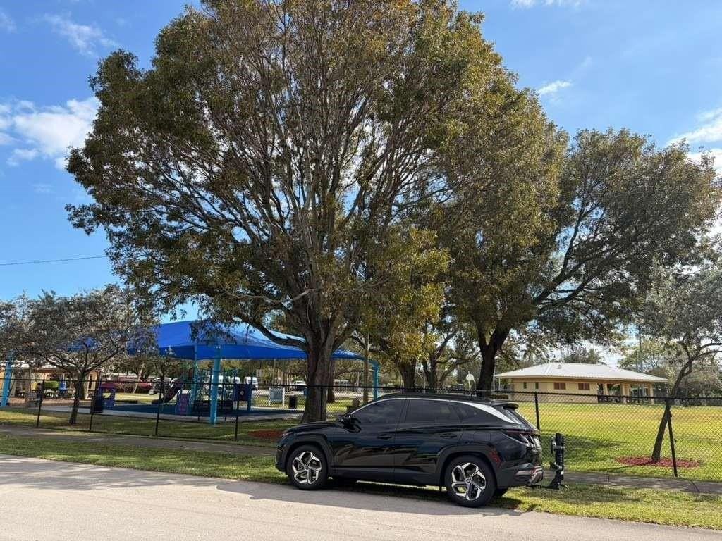 1563 Ne 51st St - Photo 7 of 17