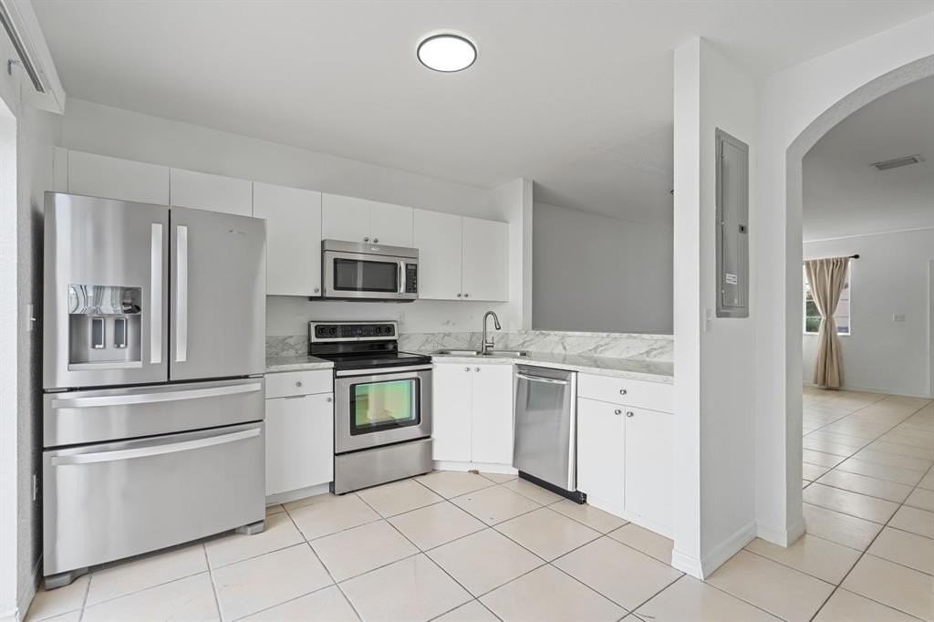 13765 Sw 171st Ter - Photo 4 of 25