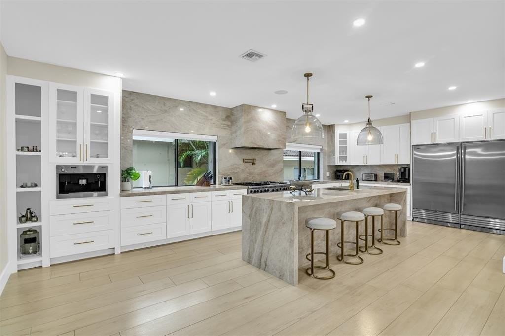 319 S Riverside Dr - Photo 3 of 50