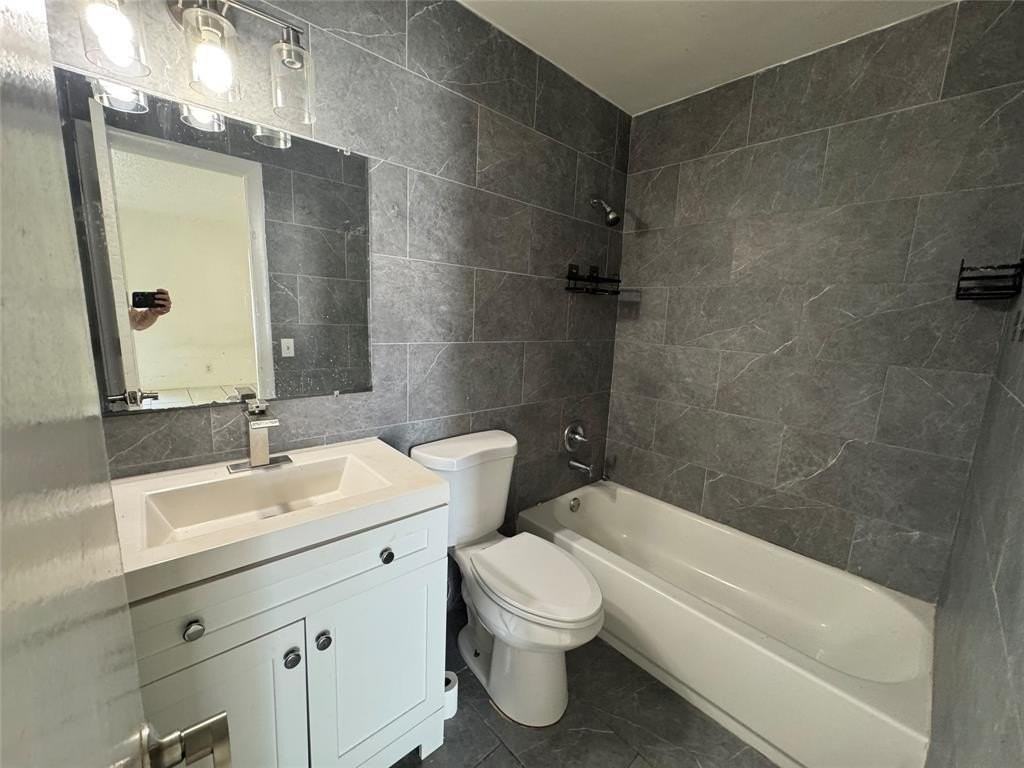 970 Sw 76th Ave #3 - Photo 6 of 11