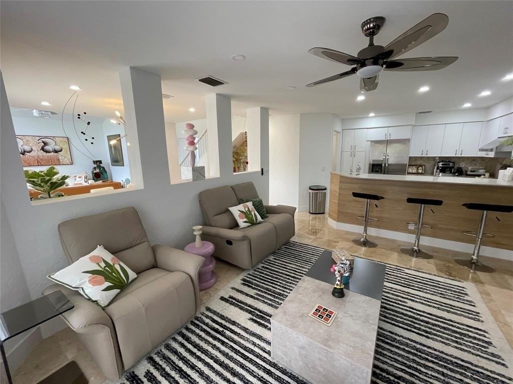 2044 Nw 52nd St - Photo 6 of 35