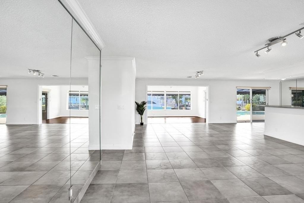 2632 Se 10th Ct - Photo 5 of 49