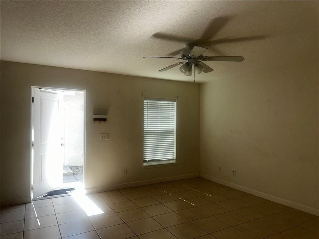 955 18th Pl Unit B #B - Photo 6 of 6