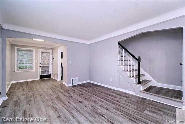 1510 E 4th St - Photo 4 of 18