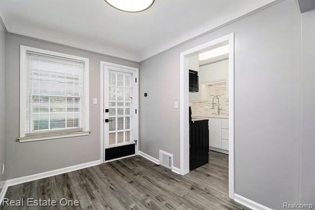 1510 E 4th St - Photo 5 of 18