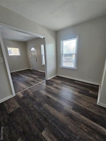 1432 Warwick Ave - Photo 3 of 14