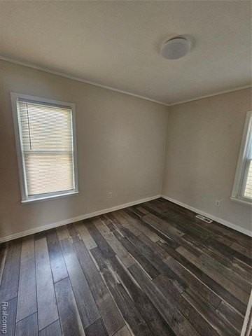 1432 Warwick Ave - Photo 5 of 14