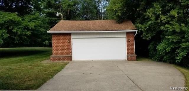 6119 Rochester Rd - Photo 2 of 11