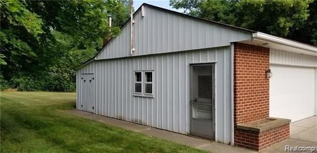 6119 Rochester Rd - Photo 4 of 11