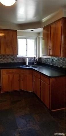 6119 Rochester Rd - Photo 6 of 11